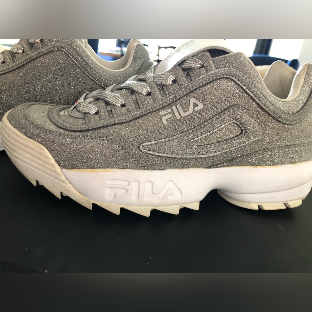 🇮🇹 FILA leather Sneakers. Metallic Silver. Size 7. Worn a few times.👟 - Picture 6 of 6